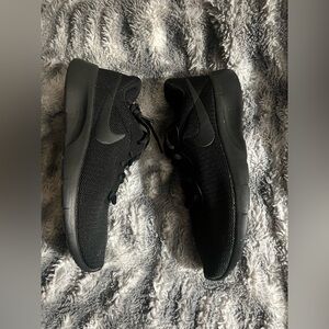 Nike Tanjun (GS) Black (Size: 7Y)